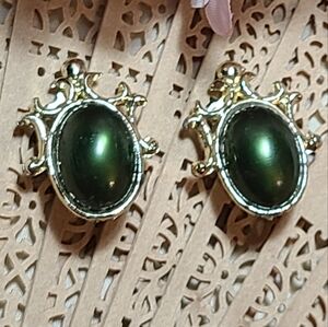 Elegant Green and Gold Clip On Earrings Retro Jewelry